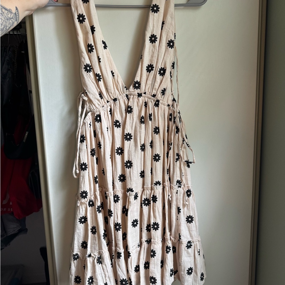 Floral Beige and Black Sleeveless Dress